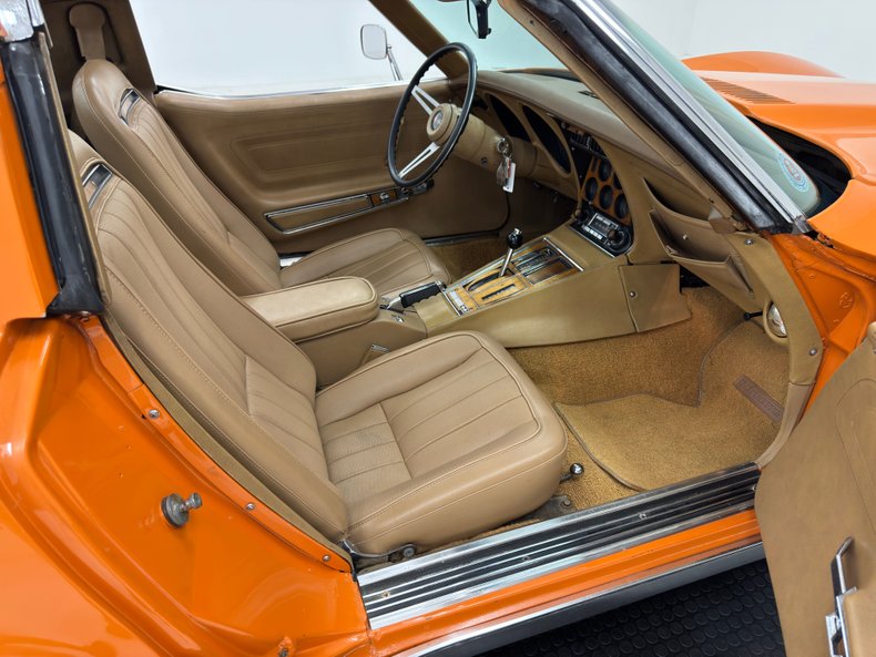 Chevrolet-Corvette-1974-Corvette-Orange-Medium-Saddle-36