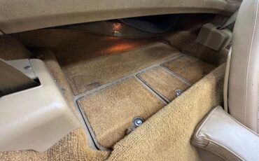 Chevrolet-Corvette-1974-Corvette-Orange-Medium-Saddle-37