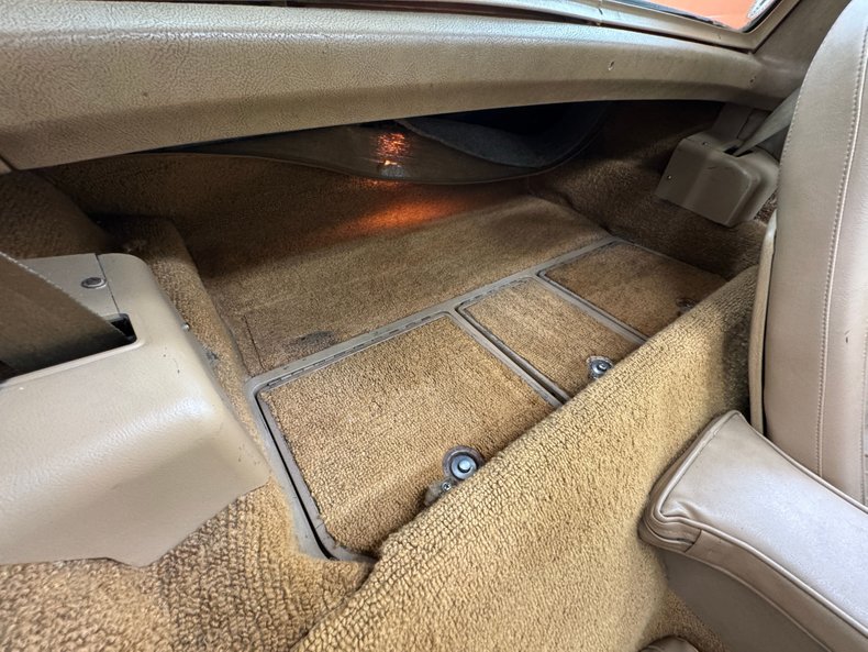 Chevrolet-Corvette-1974-Corvette-Orange-Medium-Saddle-37