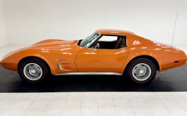 Chevrolet-Corvette-1974-Corvette-Orange-Medium-Saddle