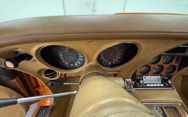 Chevrolet-Corvette-1974-Corvette-Orange-Medium-Saddle-39