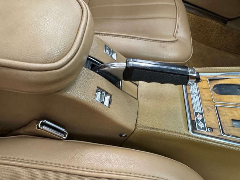 Chevrolet-Corvette-1974-Corvette-Orange-Medium-Saddle-45