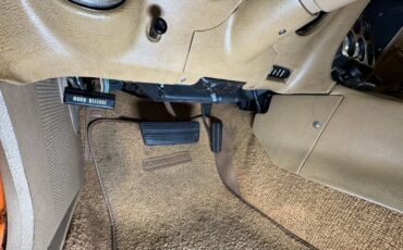 Chevrolet-Corvette-1974-Corvette-Orange-Medium-Saddle-47