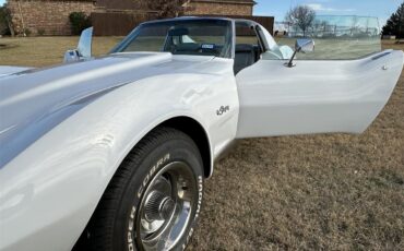 Chevrolet-Corvette-1974-White-Silver-4