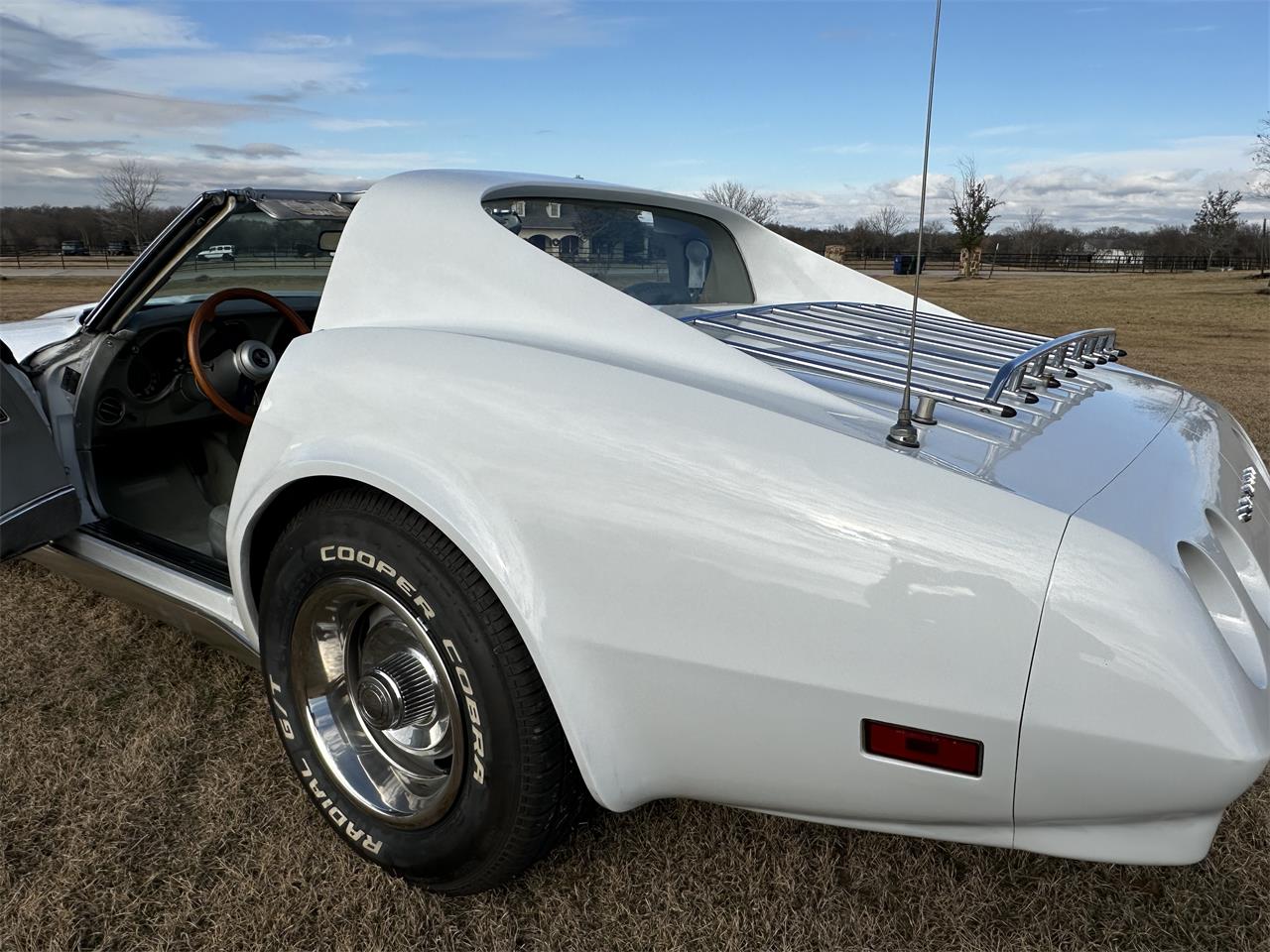 Chevrolet-Corvette-1974-White-Silver-7