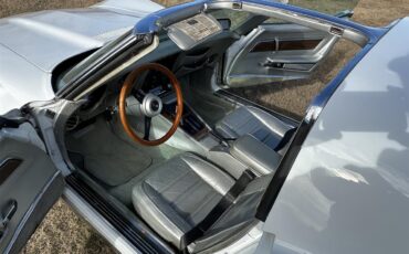 Chevrolet-Corvette-1974-White-Silver-9