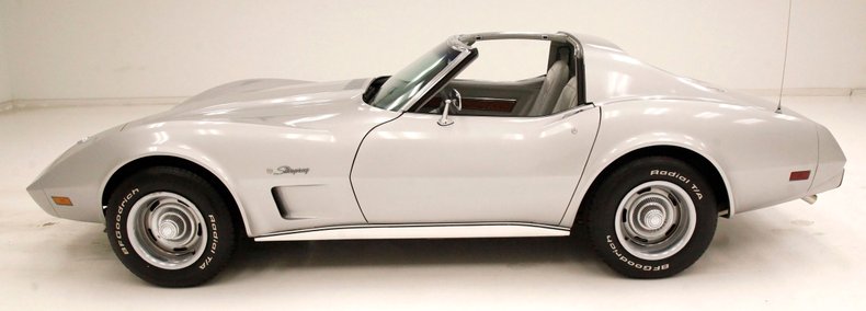 Chevrolet-Corvette-1976-Silver-Metallic-Smoke-Gray-1
