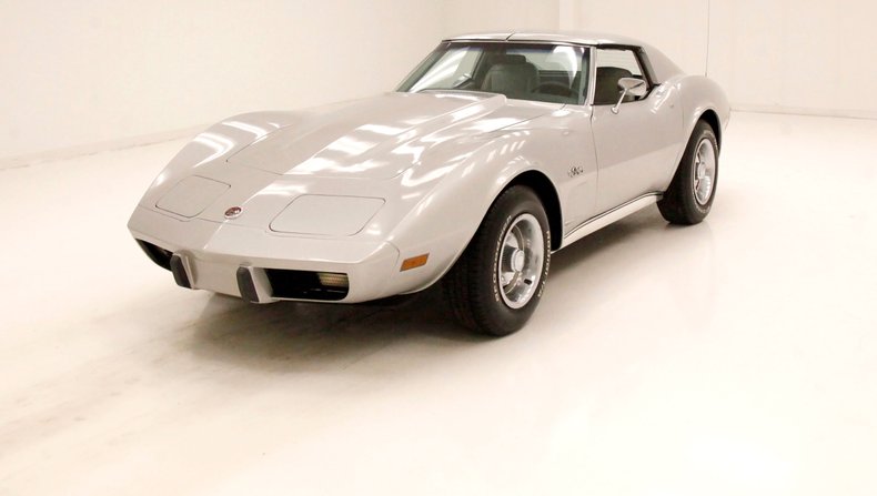 Chevrolet-Corvette-1976-Silver-Metallic-Smoke-Gray-10
