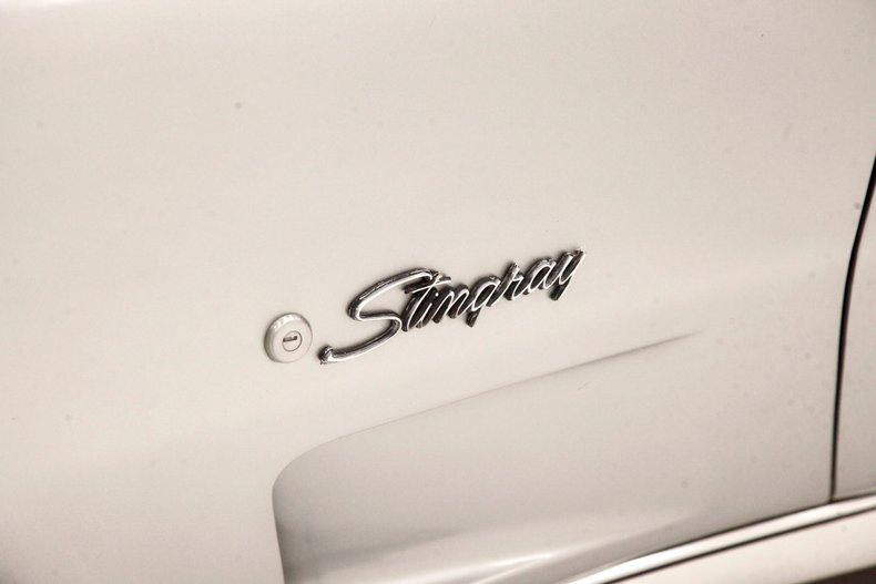 Chevrolet-Corvette-1976-Silver-Metallic-Smoke-Gray-11