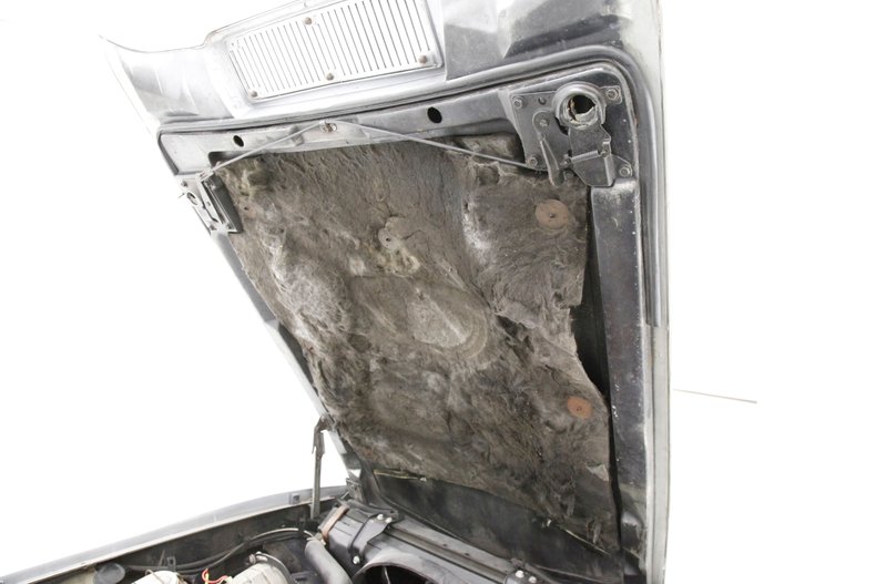 Chevrolet-Corvette-1976-Silver-Metallic-Smoke-Gray-15