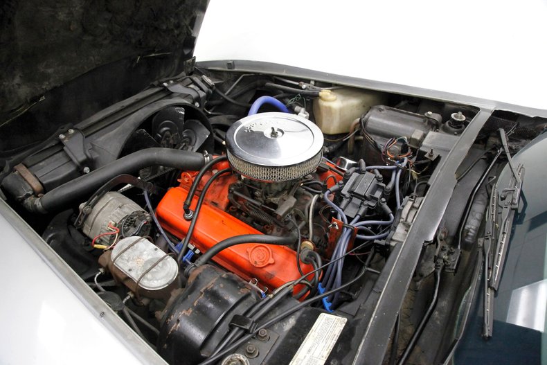 Chevrolet-Corvette-1976-Silver-Metallic-Smoke-Gray-16