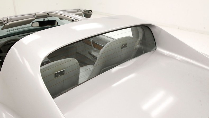 Chevrolet-Corvette-1976-Silver-Metallic-Smoke-Gray-24