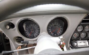 Chevrolet-Corvette-1976-Silver-Metallic-Smoke-Gray-31