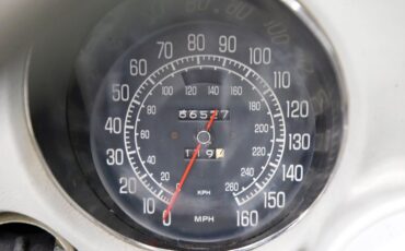 Chevrolet-Corvette-1976-Silver-Metallic-Smoke-Gray-32