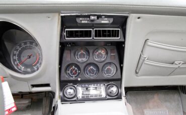 Chevrolet-Corvette-1976-Silver-Metallic-Smoke-Gray-33