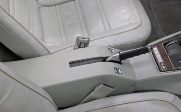 Chevrolet-Corvette-1976-Silver-Metallic-Smoke-Gray-41