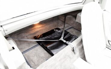 Chevrolet-Corvette-1976-Silver-Metallic-Smoke-Gray-43