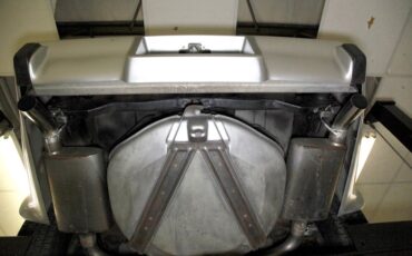 Chevrolet-Corvette-1976-Silver-Metallic-Smoke-Gray-45