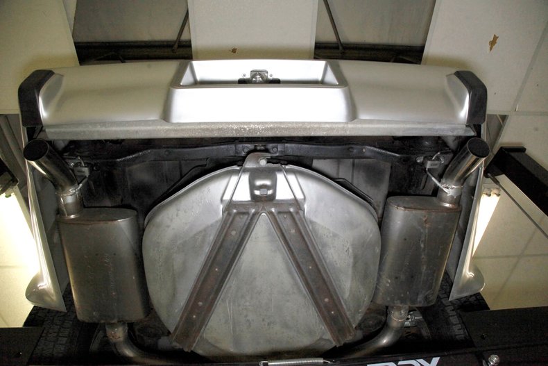 Chevrolet-Corvette-1976-Silver-Metallic-Smoke-Gray-45