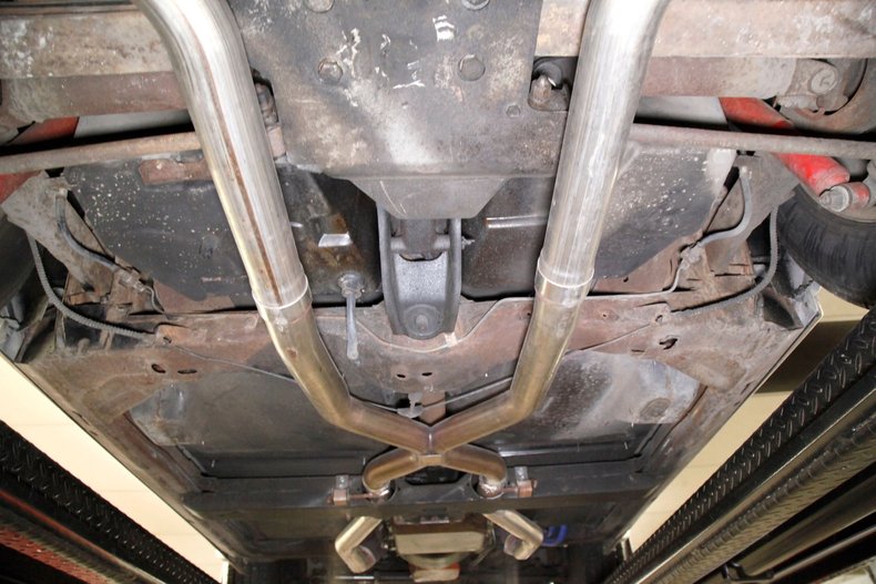 Chevrolet-Corvette-1976-Silver-Metallic-Smoke-Gray-46