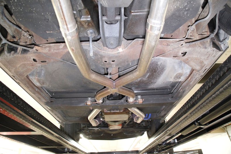 Chevrolet-Corvette-1976-Silver-Metallic-Smoke-Gray-47