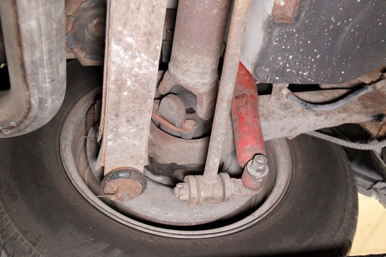 Chevrolet-Corvette-1976-Silver-Metallic-Smoke-Gray-48