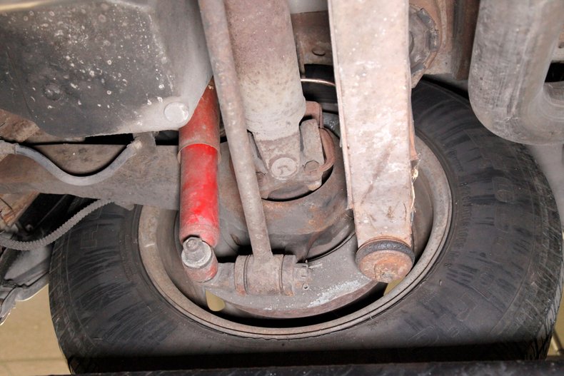 Chevrolet-Corvette-1976-Silver-Metallic-Smoke-Gray-7