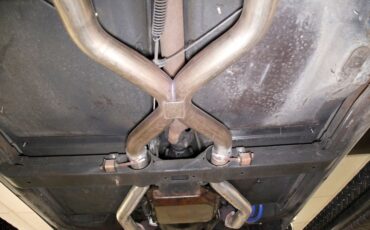 Chevrolet-Corvette-1976-Silver-Metallic-Smoke-Gray-8