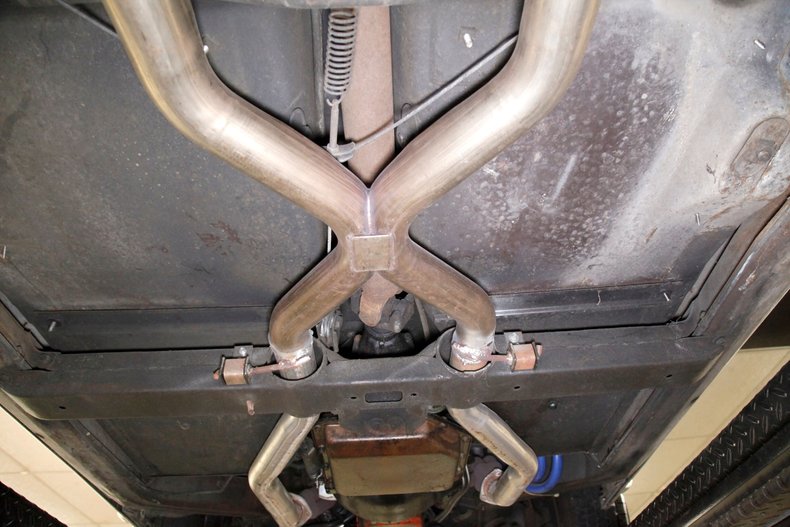 Chevrolet-Corvette-1976-Silver-Metallic-Smoke-Gray-8