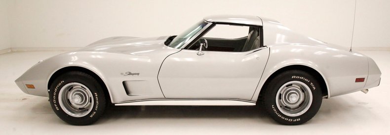 Chevrolet-Corvette-1976-Silver-Metallic-Smoke-Gray