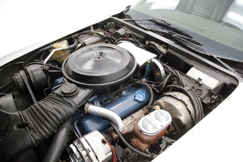 Chevrolet-Corvette-1977-Classic-White-Dark-Brown-12