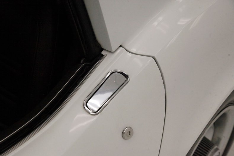 Chevrolet-Corvette-1977-Classic-White-Dark-Brown-17