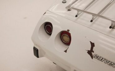 Chevrolet-Corvette-1977-Classic-White-Dark-Brown-21
