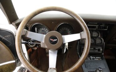 Chevrolet-Corvette-1977-Classic-White-Dark-Brown-26