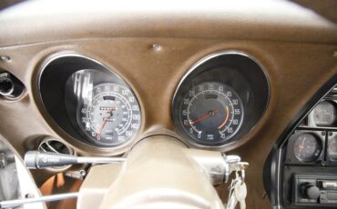 Chevrolet-Corvette-1977-Classic-White-Dark-Brown-27