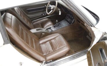 Chevrolet-Corvette-1977-Classic-White-Dark-Brown-35