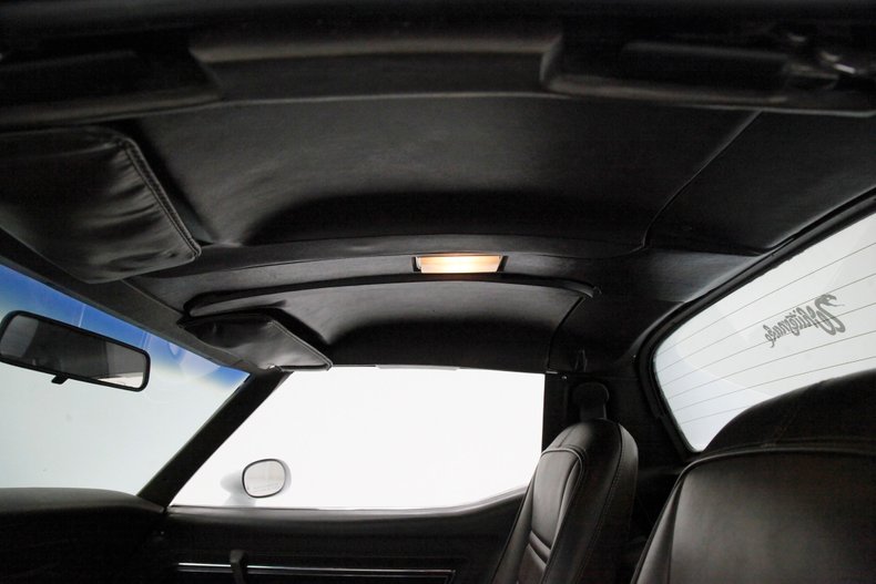 Chevrolet-Corvette-1977-Classic-White-Dark-Brown-36