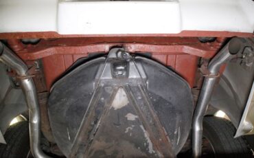 Chevrolet-Corvette-1977-Classic-White-Dark-Brown-37