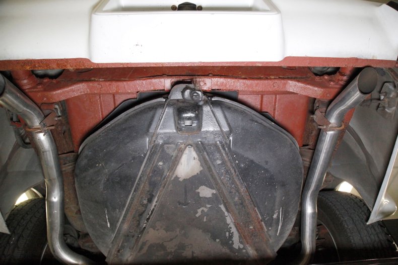 Chevrolet-Corvette-1977-Classic-White-Dark-Brown-37