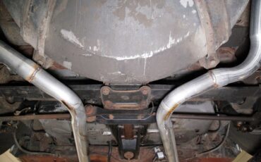 Chevrolet-Corvette-1977-Classic-White-Dark-Brown-40