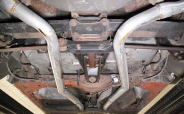 Chevrolet-Corvette-1977-Classic-White-Dark-Brown-41