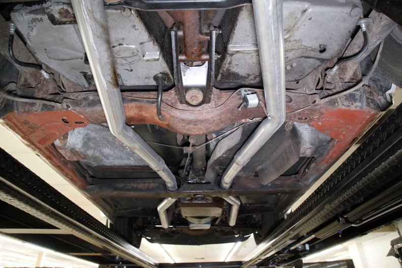 Chevrolet-Corvette-1977-Classic-White-Dark-Brown-42