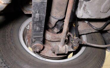 Chevrolet-Corvette-1977-Classic-White-Dark-Brown-43