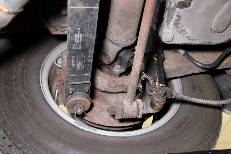 Chevrolet-Corvette-1977-Classic-White-Dark-Brown-43