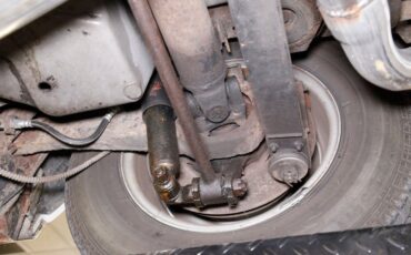 Chevrolet-Corvette-1977-Classic-White-Dark-Brown-44