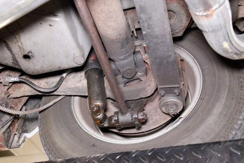 Chevrolet-Corvette-1977-Classic-White-Dark-Brown-44