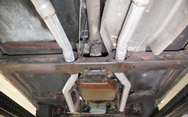 Chevrolet-Corvette-1977-Classic-White-Dark-Brown-48