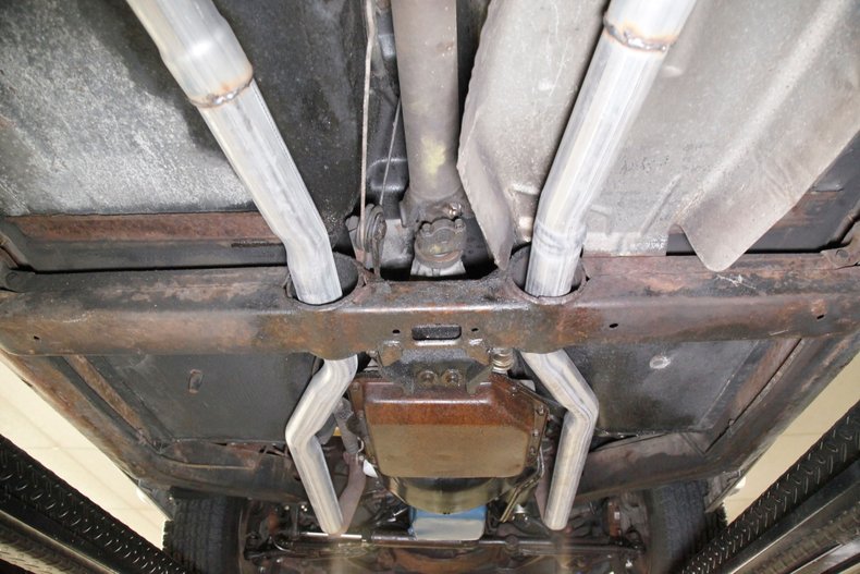 Chevrolet-Corvette-1977-Classic-White-Dark-Brown-48