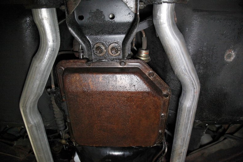 Chevrolet-Corvette-1977-Classic-White-Dark-Brown-49