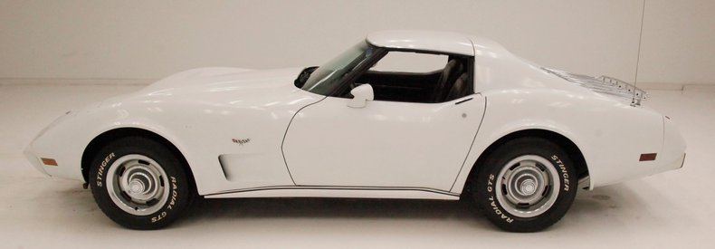 Chevrolet-Corvette-1977-Classic-White-Dark-Brown